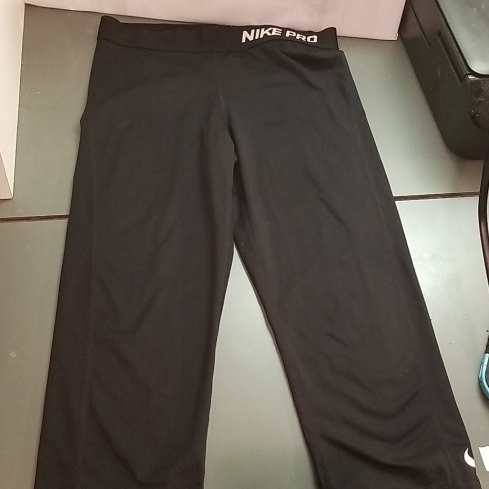 Nike pro sweat wicking capris